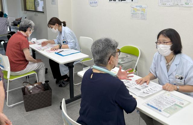 第70回健康サポート相談会「脳年齢測定会」の様子01