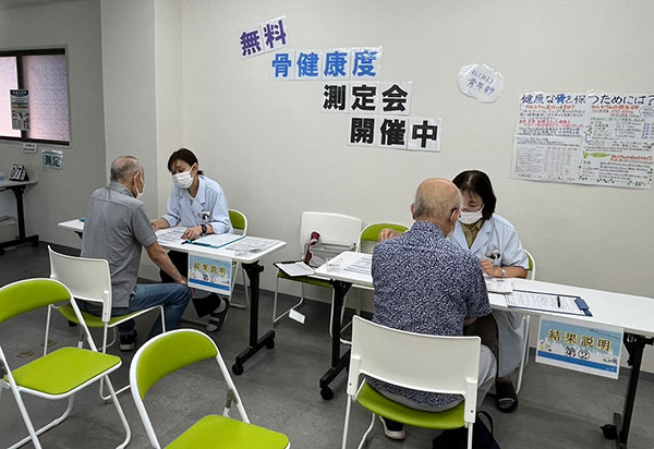 第71回健康サポート相談会「脳年齢測定会」の様子01