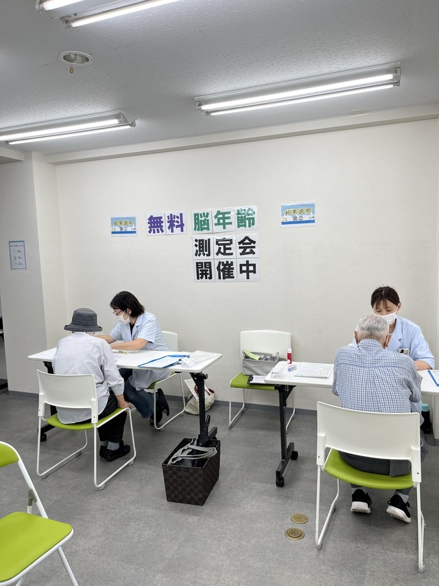 第77回健康サポート相談会「脳年齢測定会」の様子01